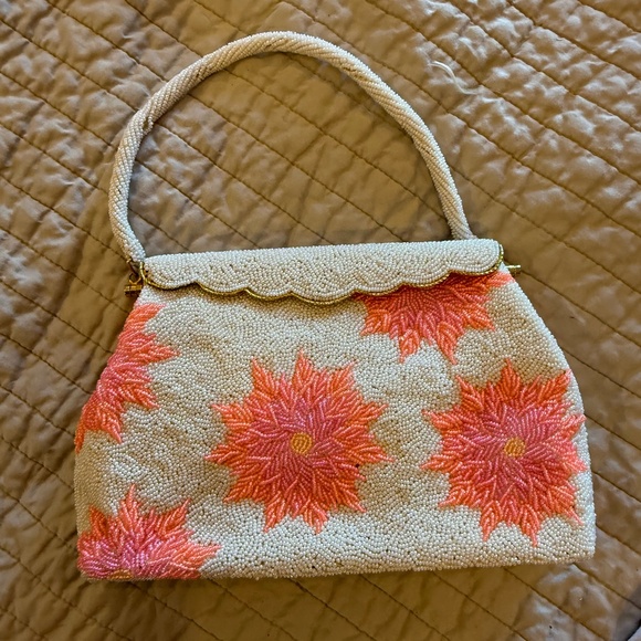 vintage Accessories - VINTAGE BEADED PURSE WHITE PINK FLOWERS